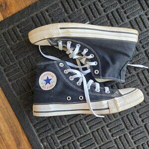 Black Converse - W 7.5 // M 5.5